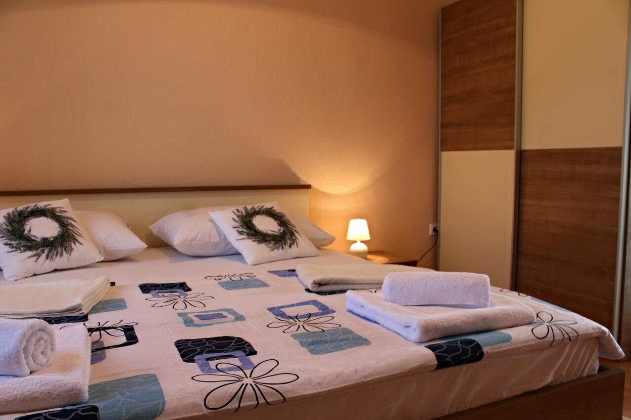 A-11672-a - Private accommodation - Apartments by the sea Lukoran, Ugljan