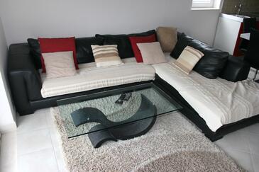 Apartamentos con parking Ostrvica (Omis) - 11682