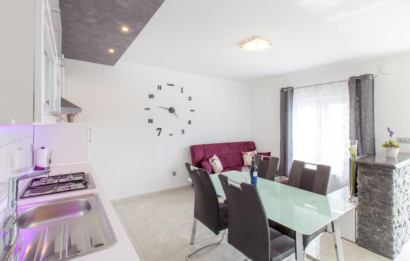 A-11699-a - Private accommodation - Apartments with a parking space Podstrana, Split