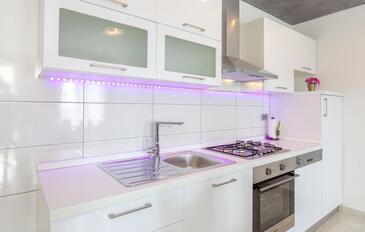 Apartments with parking space Podstrana, Split - 11699