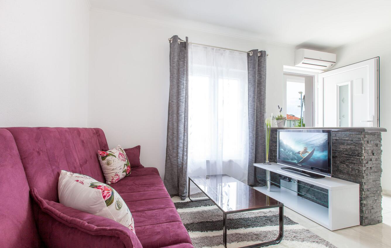 A-11699-a - Private accommodation - Apartments with a parking space Podstrana, Split