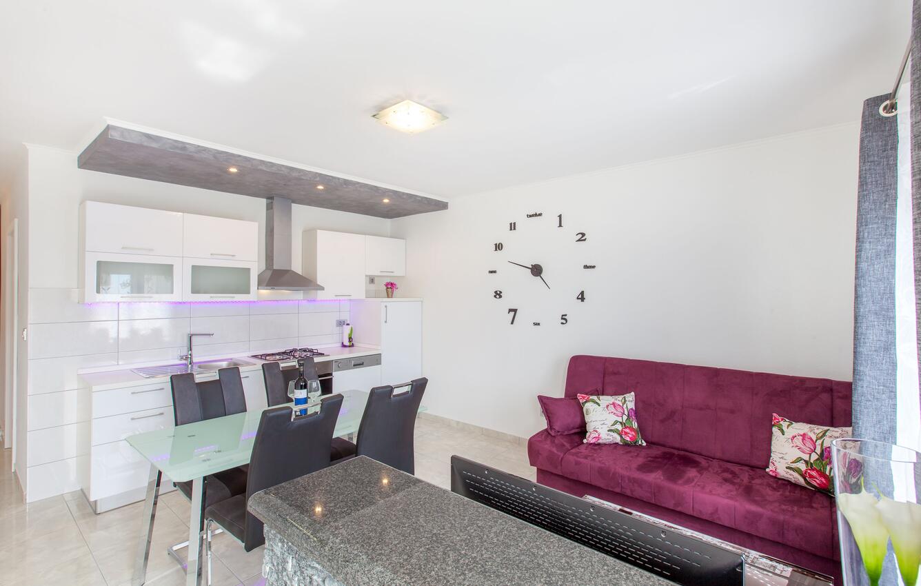A-11699-a - Private accommodation - Apartments with a parking space Podstrana, Split
