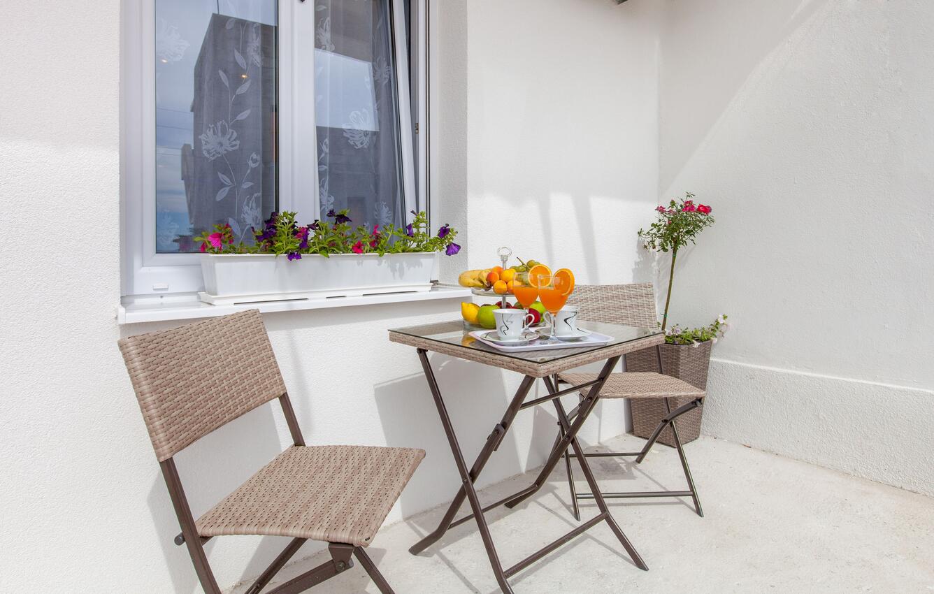 A-11699-a - Private accommodation - Apartments with a parking space Podstrana, Split
