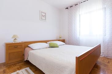 Apartments with parking space Novi Vinodolski - 11702