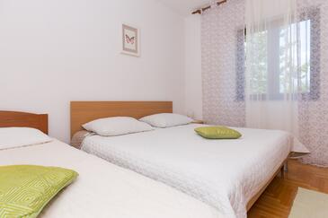 Apartments with parking space Novi Vinodolski - 11702