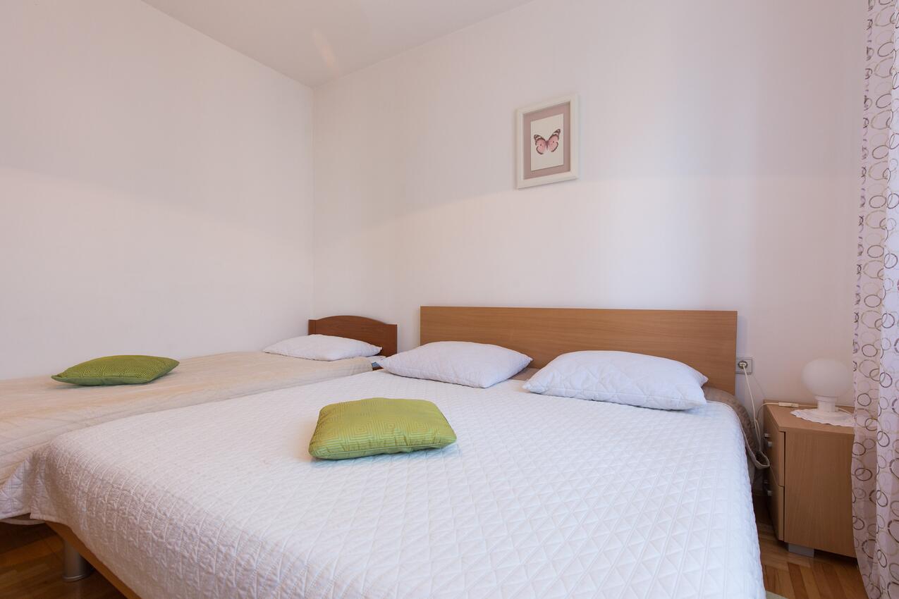 A-11702-a - Private accommodation - Apartments with a parking space Novi Vinodolski