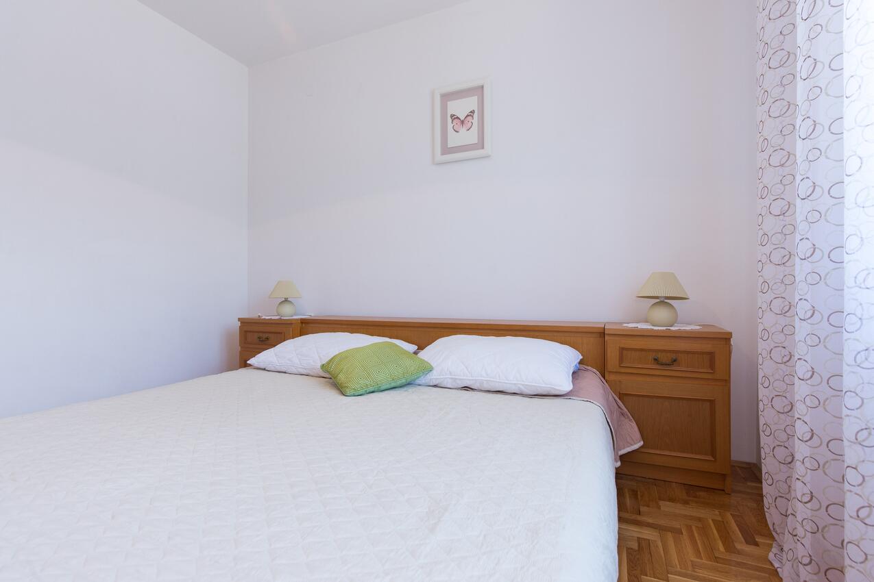 A-11702-a - Private accommodation - Apartments with a parking space Novi Vinodolski