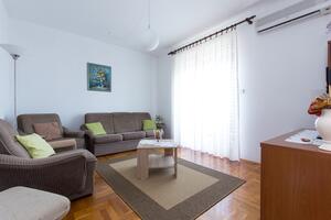 Three bedroom apartment Novi Vinodolski (A-11702-a)