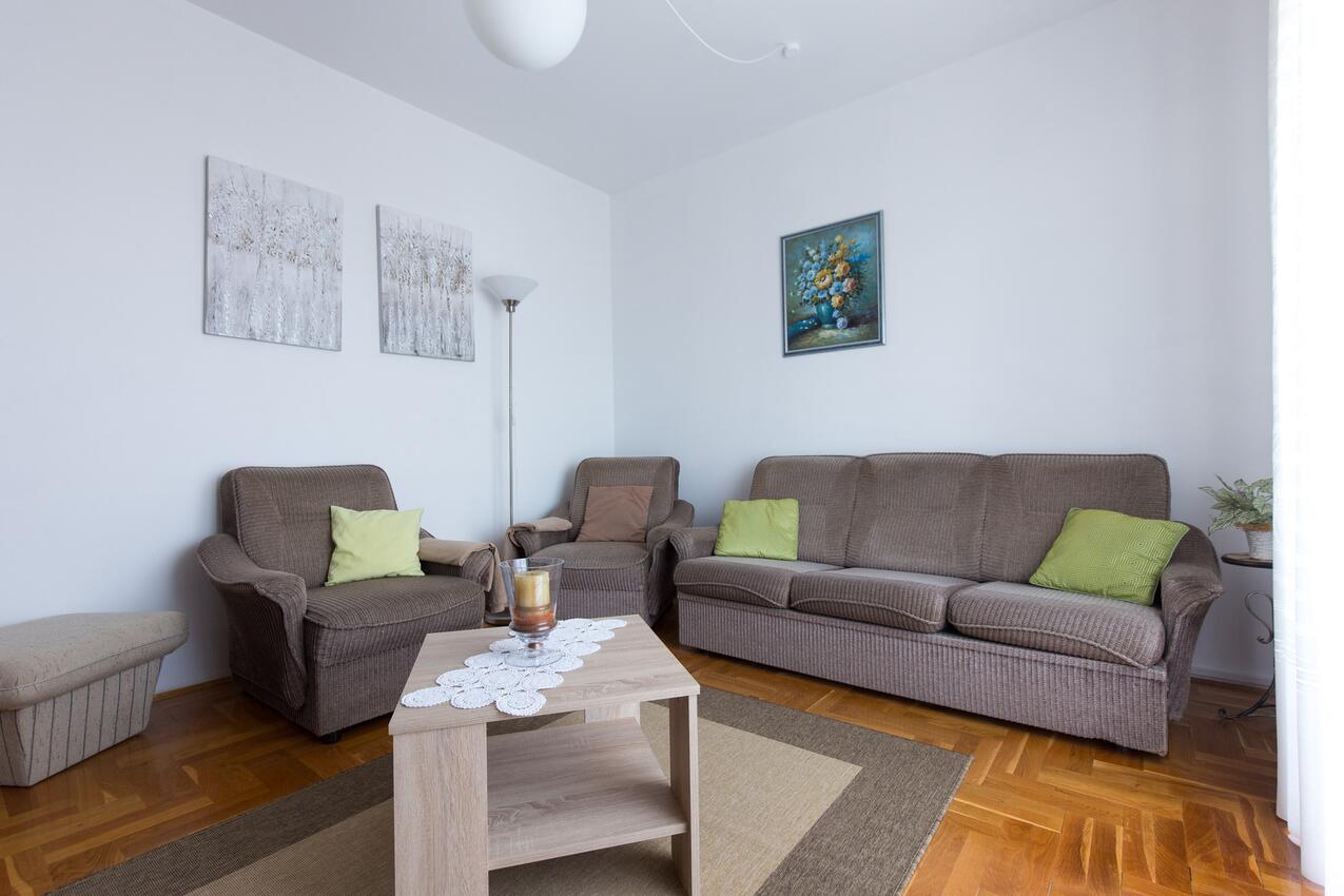 A-11702-a - Private accommodation - Apartments with a parking space Novi Vinodolski