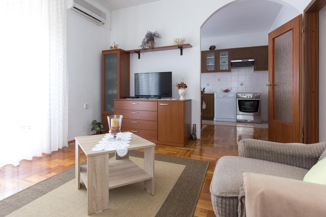 A-11702-a - Private accommodation - Apartments with a parking space Novi Vinodolski