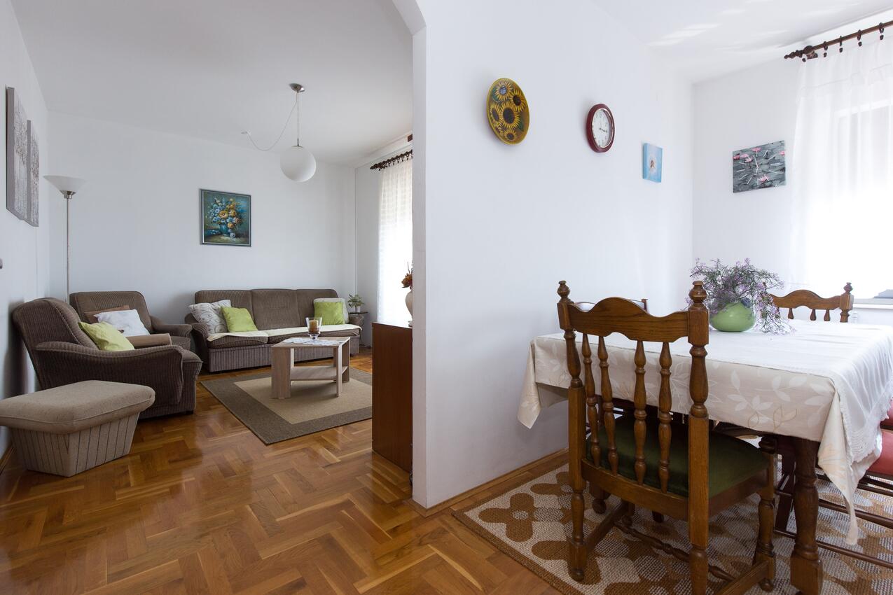 A-11702-a - Private accommodation - Apartments with a parking space Novi Vinodolski
