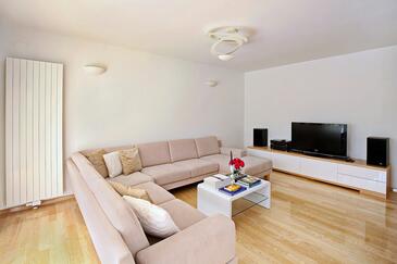 Holiday house with a swimming pool Lozovac, Krka - 11715