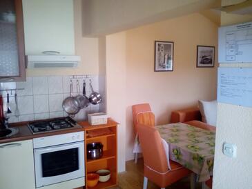 Apartmanok parkolóhellyel Pirovac, Sibenik - 11746
