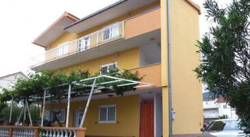 Apartment with balcony Kaštel Stari, Central Dalmatia