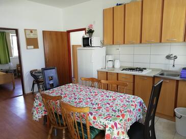 Apartments with parking space Vir - 11812