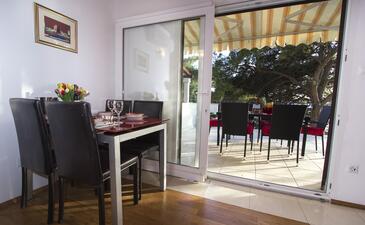 Apartments by the sea Brela, Makarska - 11821