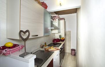 Apartments by the sea Brela, Makarska - 11821