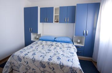 Ferienwohnungen am Meer mit Pool Zecevo Rtic, Rogoznica - 11869