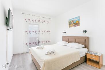 Seaside house with a swimming pool Bušinci, Čiovo - 11882