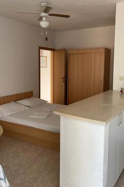 Apartments by the sea Podgora, Makarska - 11888