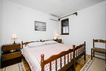 Apartments by the sea Bobovišća na Moru, Brač - 11901