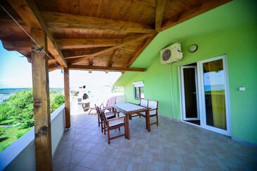 Apartamente cu piscină potrivite pentru familiile cu copii Ljubac, Zadar - 11922