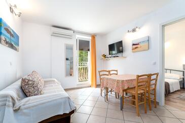 Двухкомнатные апартаменты Башка - Baška, Крк - Krk (A-11933-a)