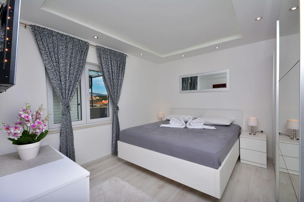 Holiday apartments Podstrana, Split - 12045