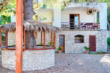 Apartamentos com terraço Jelsa, Dalmácia Central