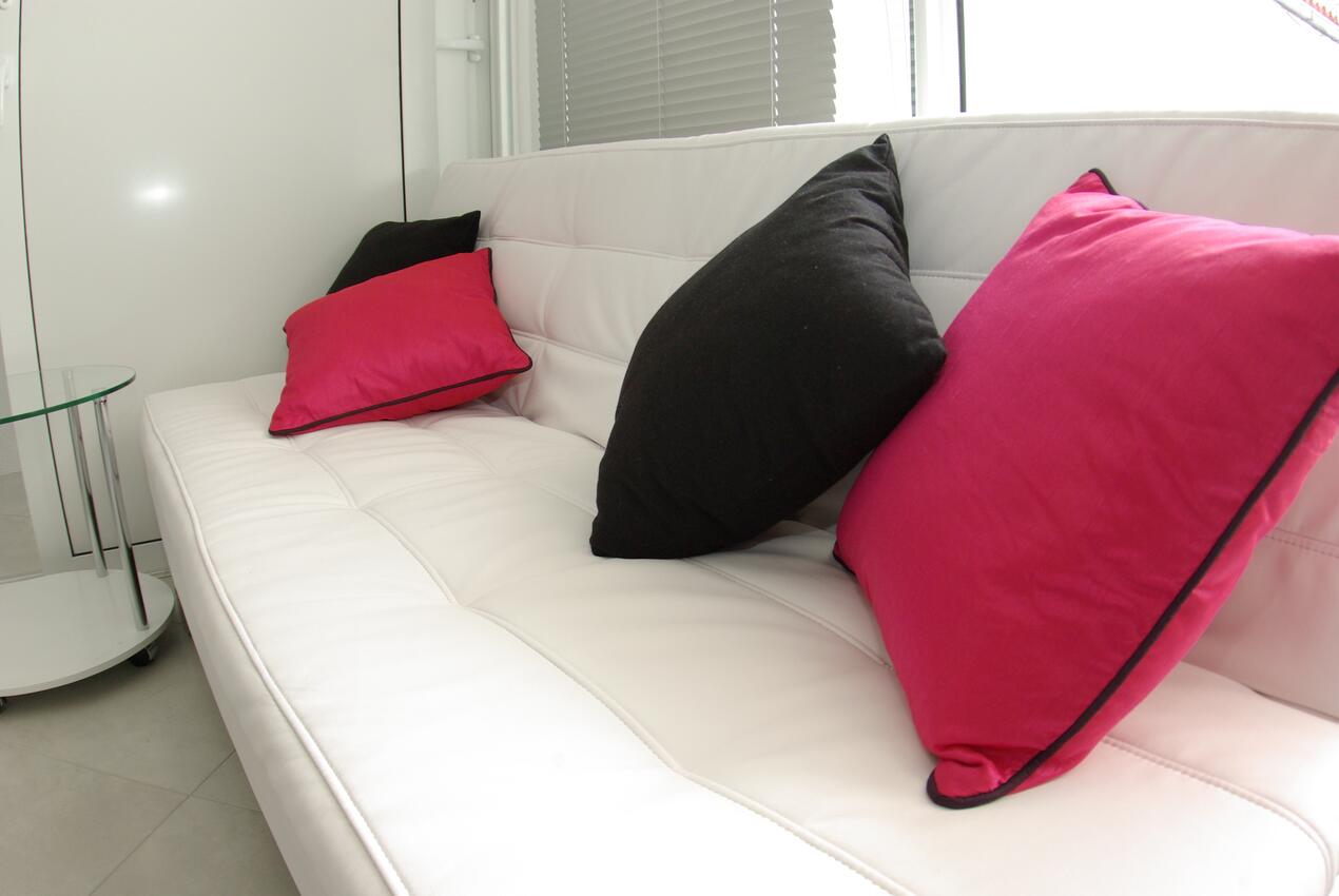 A-12063-a - Private accommodation - Apartments with a parking space Makarska