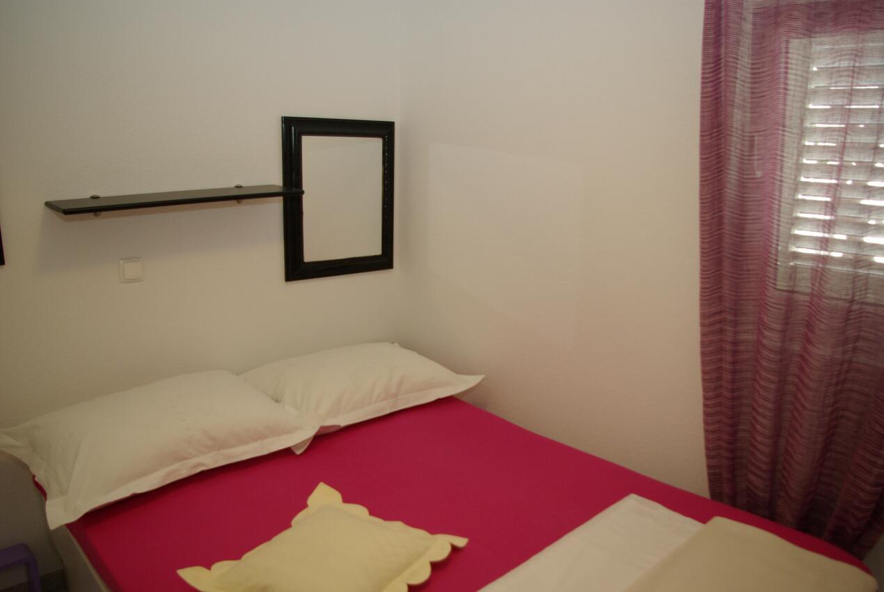A-12063-b - Private accommodation - Apartments with a parking space Makarska