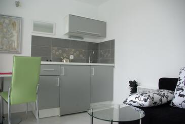 Apartments with parking space Makarska - 12063