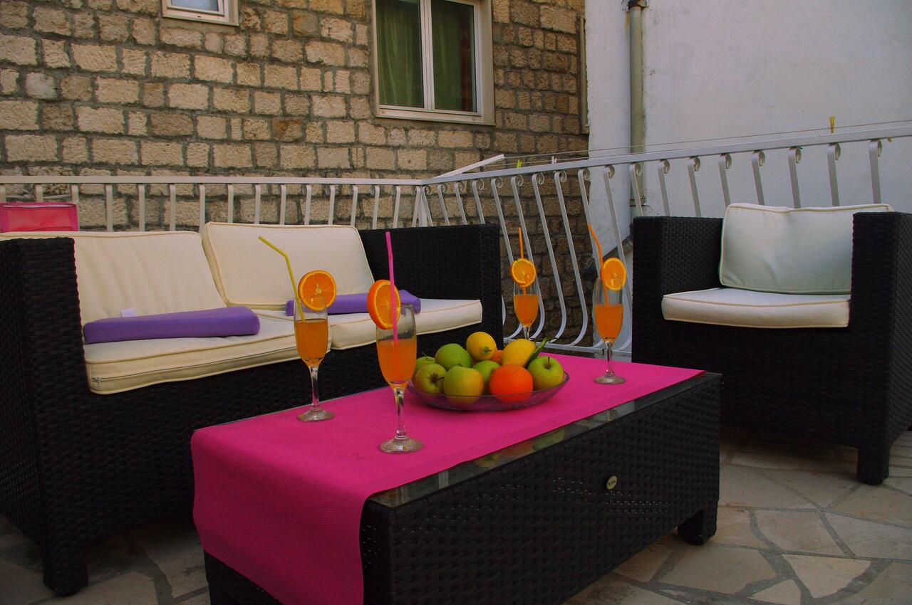 A-12063-b - Private accommodation - Apartments with a parking space Makarska