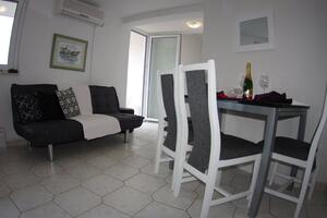 2-Zimmer-Ferienwohnung Makarska (A-12063-c)