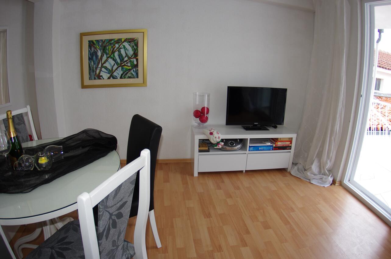 A-12063-d - Private accommodation - Apartments with a parking space Makarska
