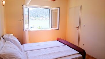 Ferienhaus am Meer Vinisce, Trogir - 12066