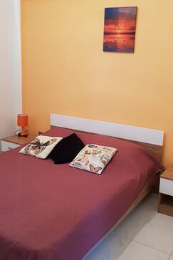 Ferienwohnungen am Meer Tribunj, Vodice - 12070