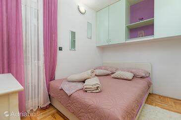 Apartments with parking space Zavode, Omiš - 12075