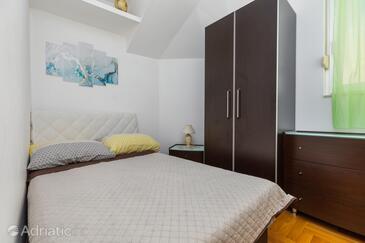 Apartments with parking space Zavode, Omiš - 12075