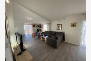Driekamerappartement Okrug Gornji Driekamerappartement Okrug Gornji, Ciovo (A-12119-e)