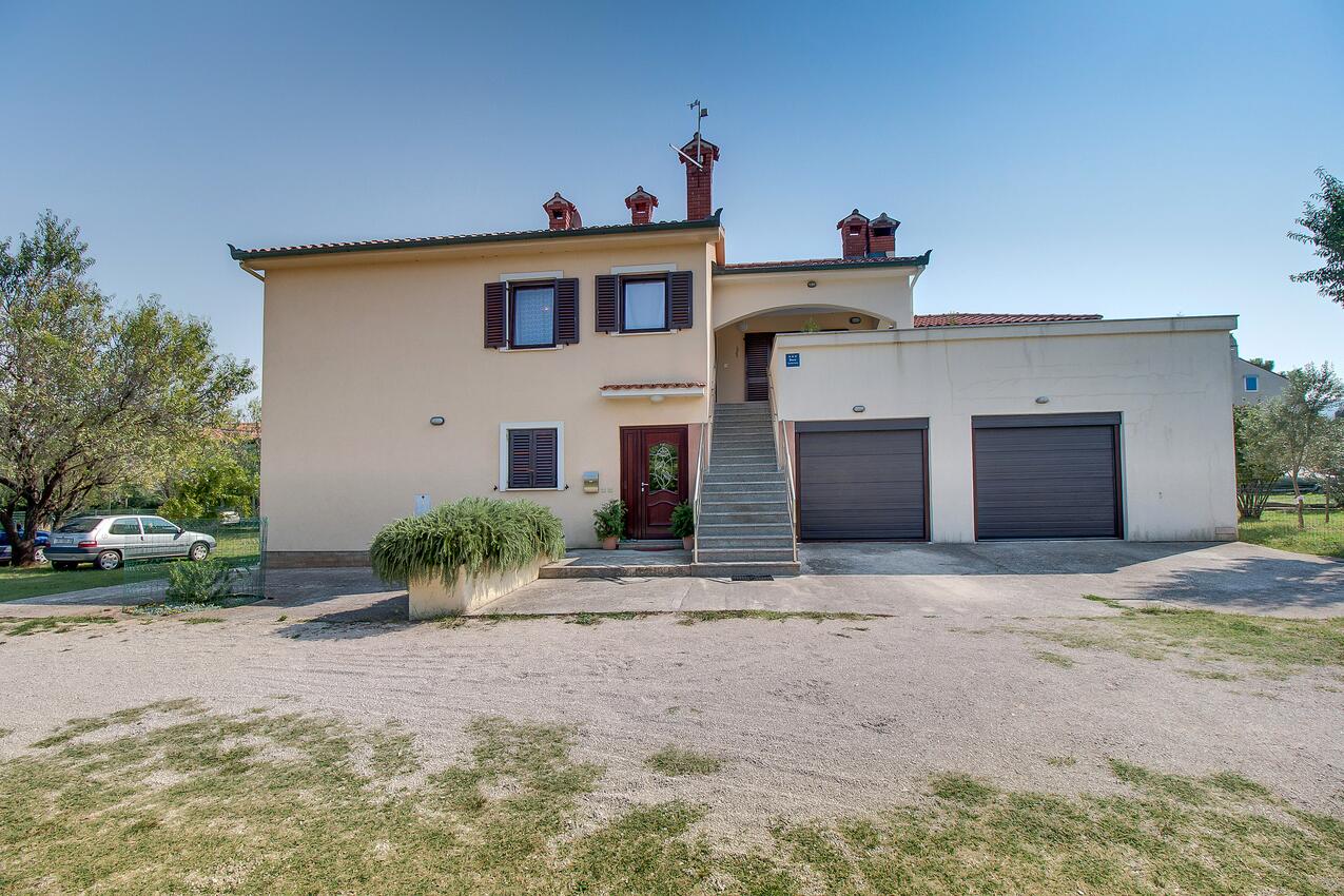Apartmaji s parkingom Nerezine, Lošinj - 12149