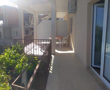 Apartments with parking space Stanići, Omiš - 12158