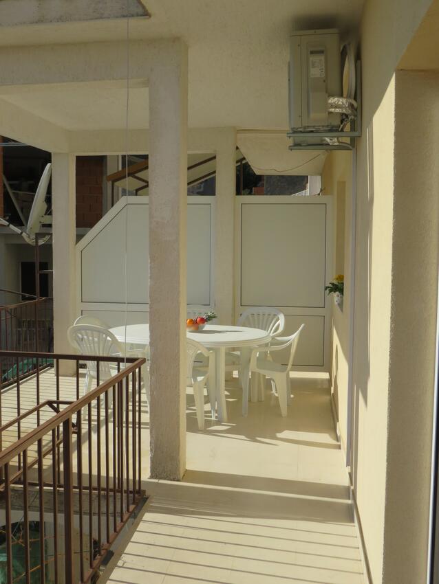 A-12158-a - Private accommodation - Apartments with a parking space Stanići, Omiš