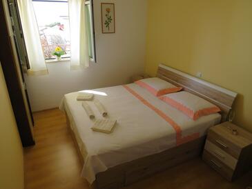 Apartments with parking space Stanići, Omiš - 12158