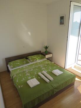 Apartments with parking space Stanići, Omiš - 12158