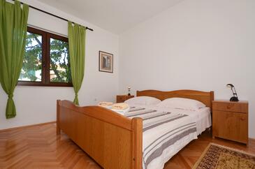 Apartments by the sea Slatine, Čiovo - 12176