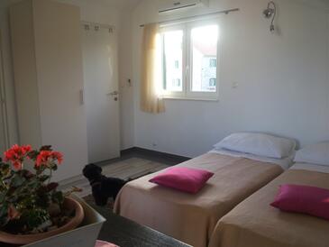 Apartments with parking space Vodice - 12206 Adriatic.hr