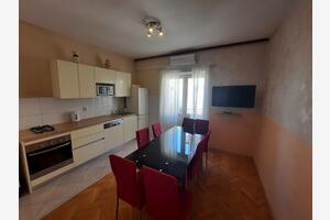 Four bedroom apartment Makarska (A-12211-a)