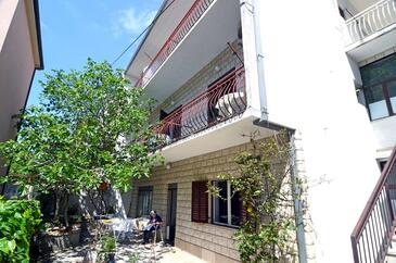 Apartments with parking space Makarska - 12211