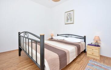 Apartments by the sea Jelsa, Hvar - 12247